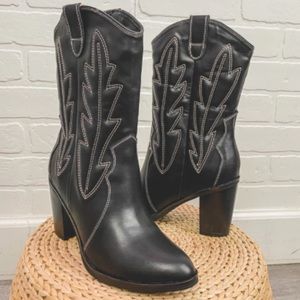 RAYLYN COWBOY BOOT BLACK. Size 8.5, New in Box, have 2 available